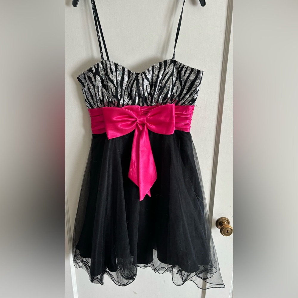 Stylish Black and Pink Juniors Dress.  Great for dances, proms!
